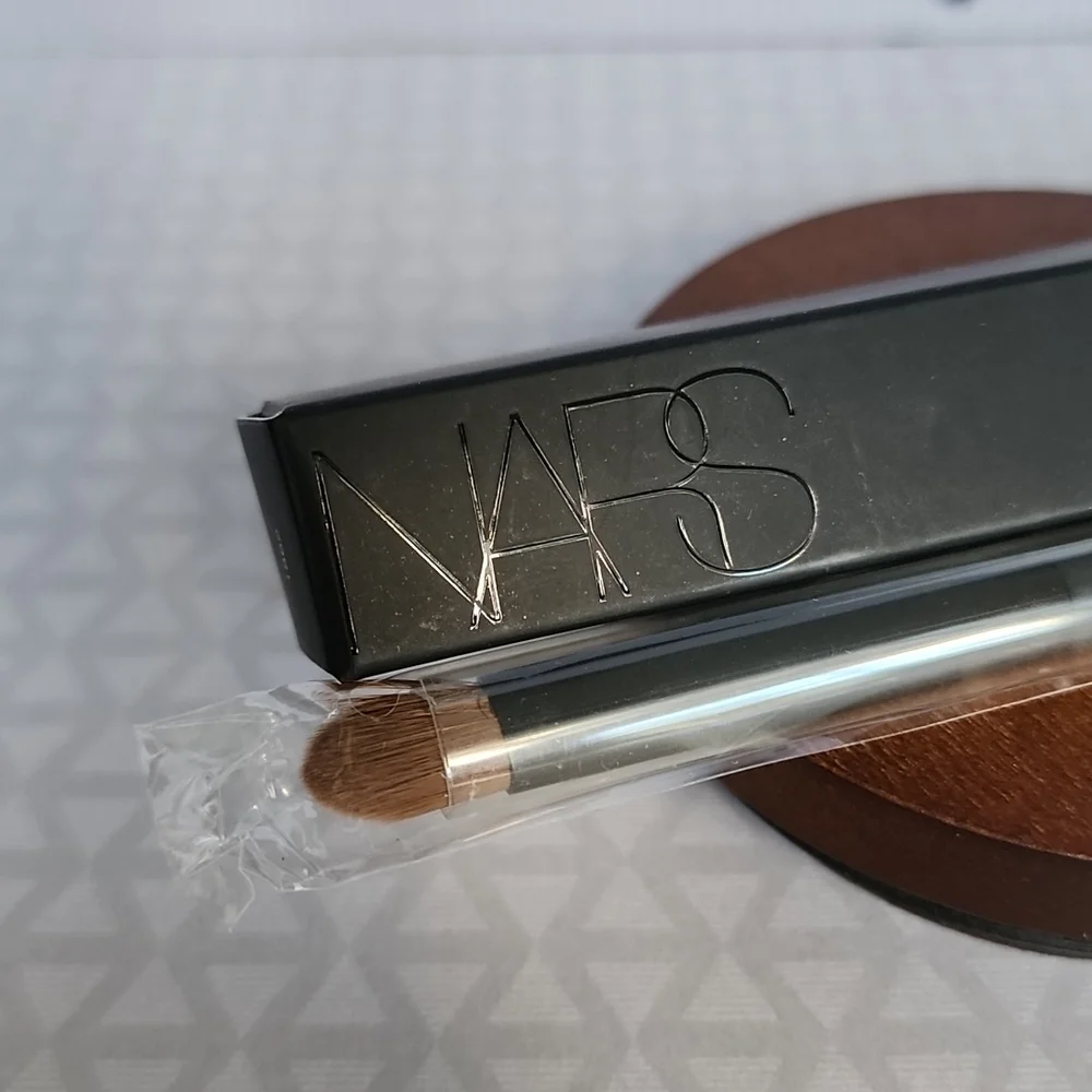 NARS # 49 Wet Dry Eyeshsdow Brush